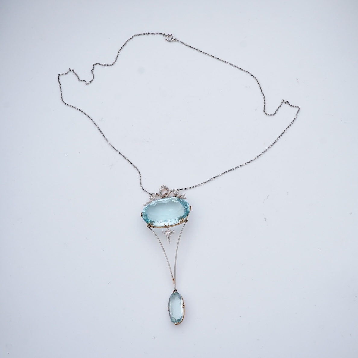 An Edwardian aquamarine and diamond pendant necklace, early 20th century